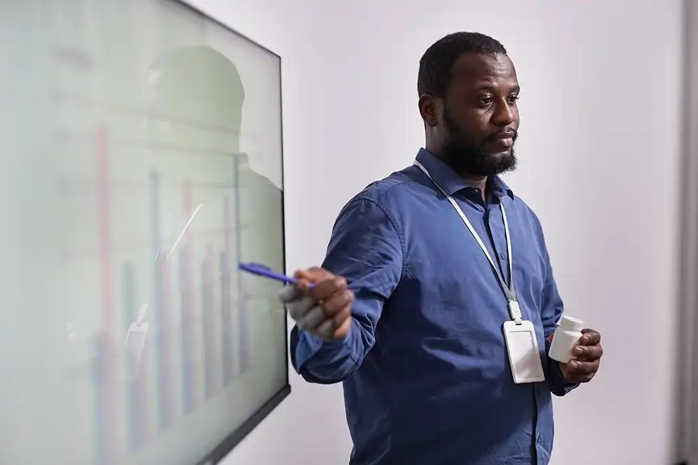 A personal finance teacher