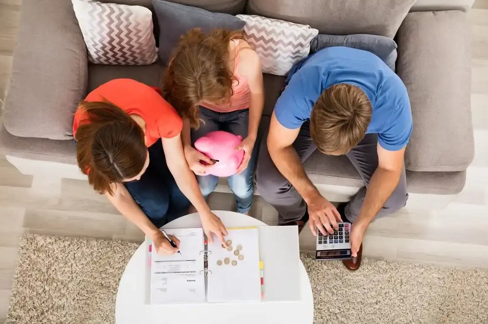 Parents with teen setting up bank account