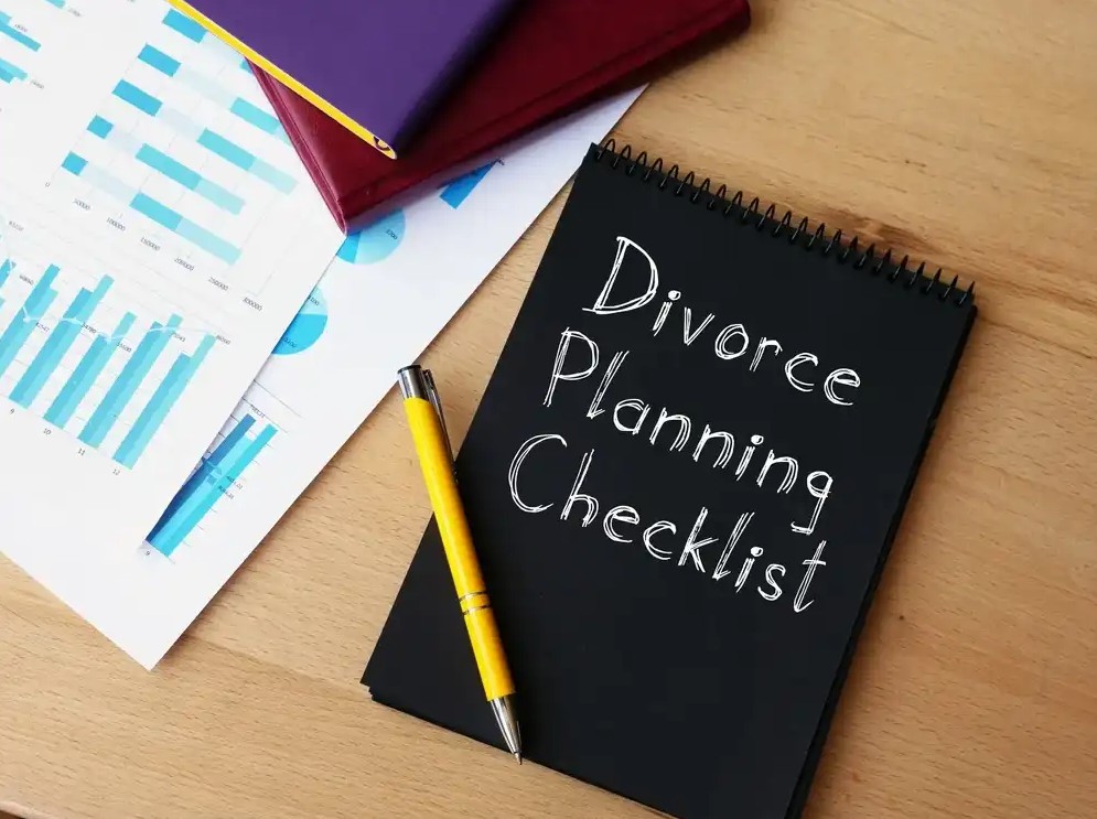 Notebook that reads divorce planning checklist